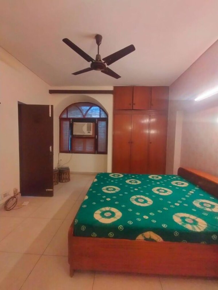 Bedroom, defence colony 1 Bedroom 1350 Sq.Ft. Builder Floor In Defence Colony Delhi 10406071
