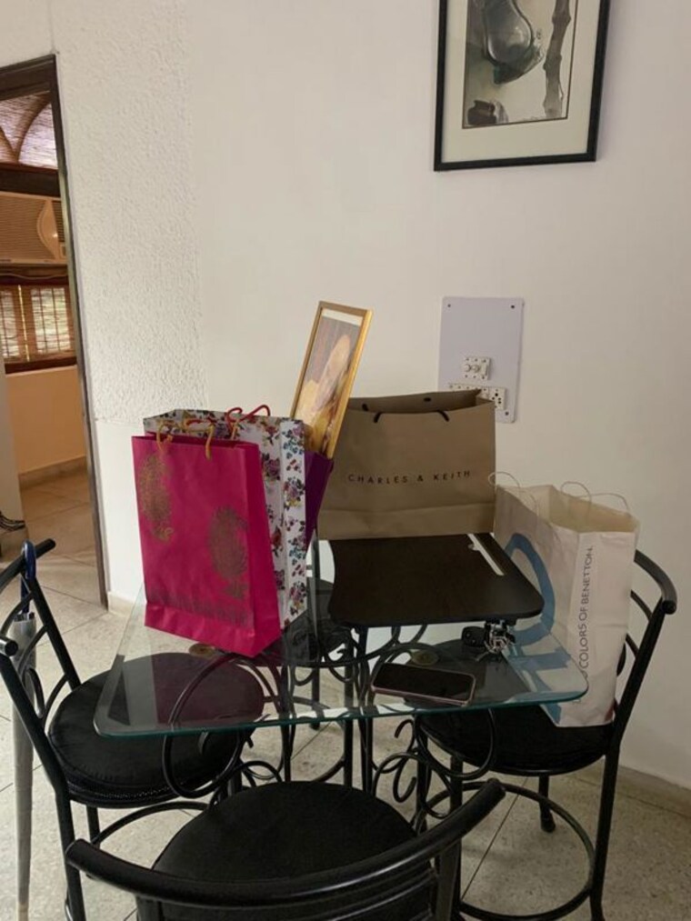 Bedroom, defence colony 1 Bedroom 1350 Sq.Ft. Builder Floor In Defence Colony Delhi 10406071