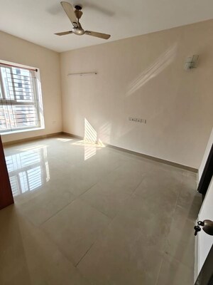 Room in 2 BHK Apartment at Godrej Aqua, International Airport Road – for Rent