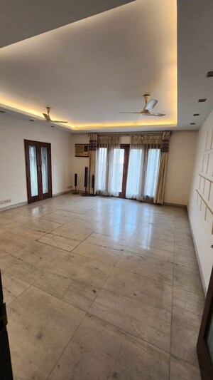 Room in 3 BHK Builder Floor at Greater Kailash I – for Rent
