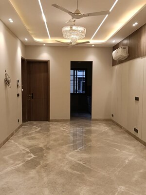 Room in 3 BHK Builder Floor at Kailash Hills – for Sale