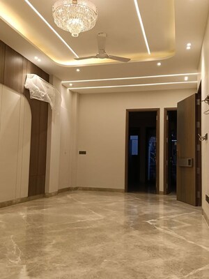 Room in 3 BHK Builder Floor at Kailash Hills – for Sale