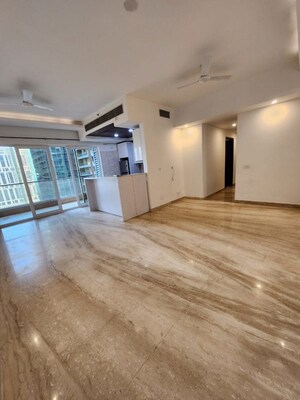 Room in 3 BHK Apartment at Supertech Supernova Nova Residences, Sector 94 – for Rent