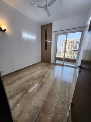 Room in 3 BHK Apartment at Supertech Supernova Nova Residences, Sector 94 – for Rent