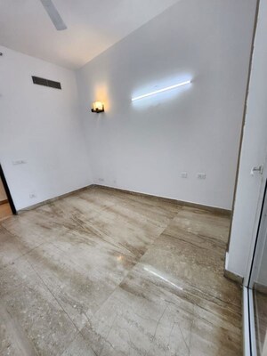 Room in 3 BHK Apartment at Supertech Supernova Nova Residences, Sector 94 – for Rent