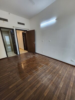Room in 3 BHK Apartment at Supertech Supernova Nova Residences, Sector 94 – for Rent