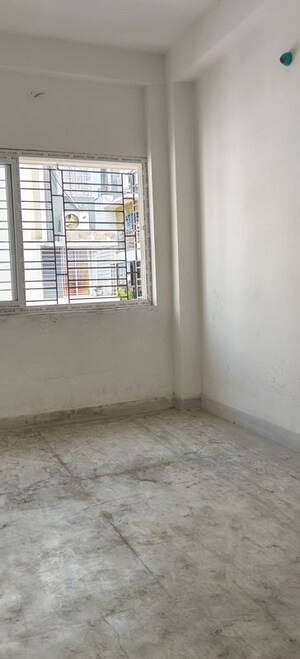 Room in 2 BHK Apartment at Bosepukur – for Sale