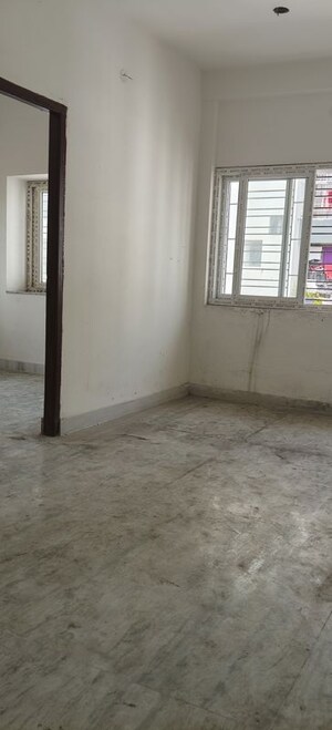 Room in 2 BHK Apartment at Bosepukur – for Sale
