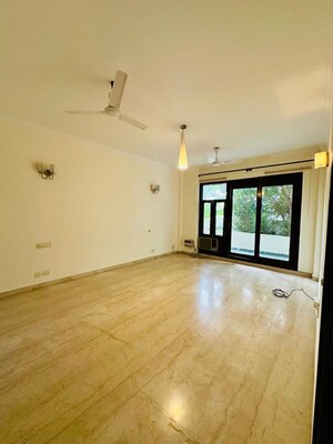 Room in 5 BHK Independent House at Dlf Cyber City – for Rent
