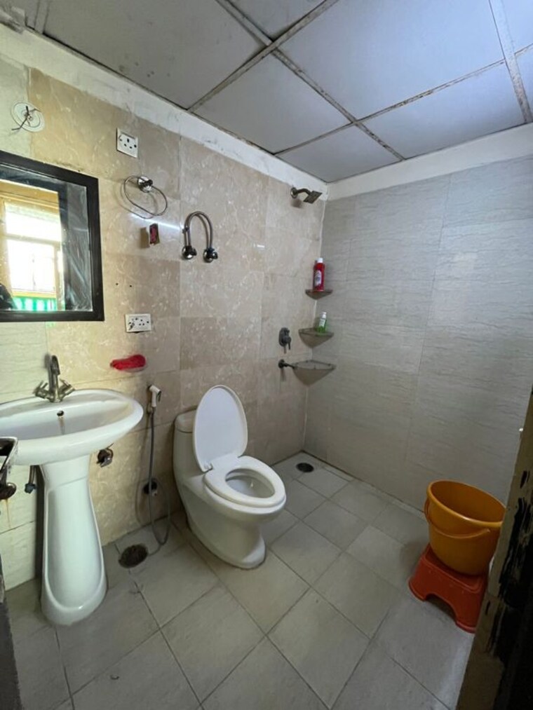 Bathroom, amrapali-silicon-city 2.5 Bedroom 1180 Sq.Ft. Apartment In Sector 76 Noida 10406161