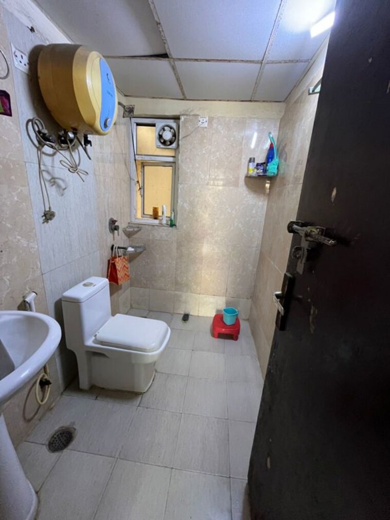 Bathroom, amrapali-silicon-city 3 Bedroom 1545 Sq.Ft. Apartment In Sector 76 Noida 10406162
