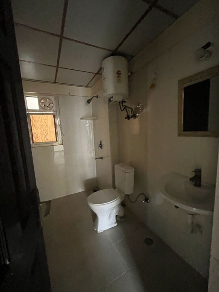 Bathroom, amrapali-silicon-city 3 Bedroom 1545 Sq.Ft. Apartment In Sector 76 Noida 10406162
