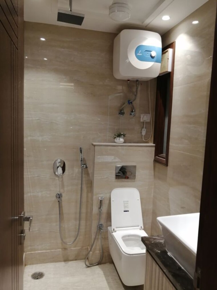 Bathroom, anand niketan 3 Bedroom 1600 Sq.Ft. Builder Floor In Anand Niketan Delhi 10406167