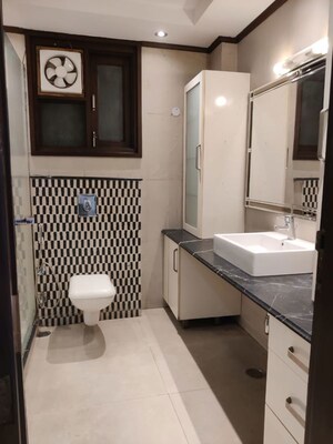 Team Area in 3 BHK Builder Floor at Anand Niketan – for Rent