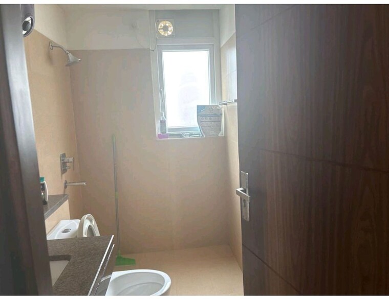 Bathroom, puri-emerald-bay 3.5 Bedroom 2450 Sq.Ft. Apartment In Sector 104 Gurgaon 10406178