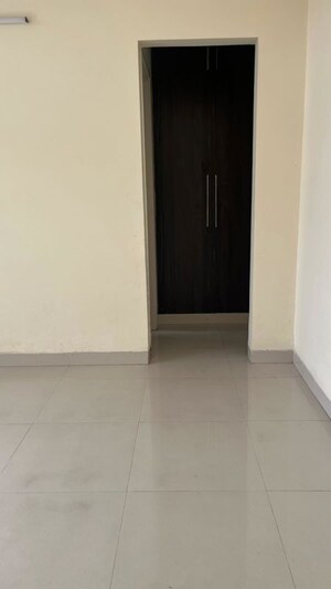 Room in 3 BHK Apartment at Motiaz Royal Citi, Ambala Highway – for Rent