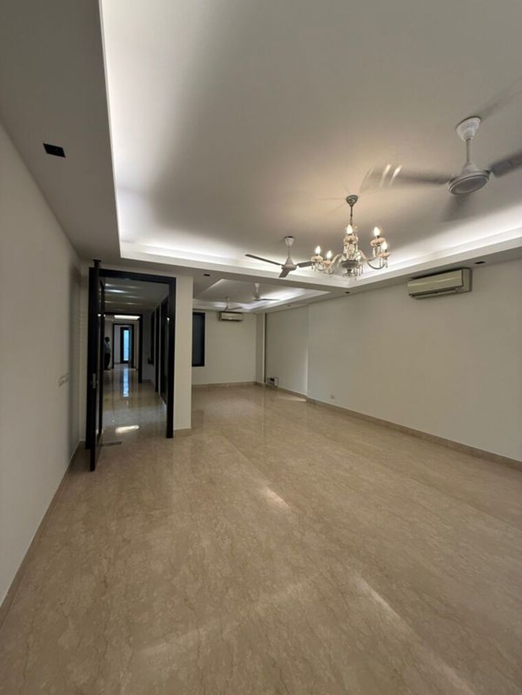 Room, greater kailash i 4 Bedroom 400 Sq.Yd. Builder Floor In Greater Kailash I Delhi 10406213