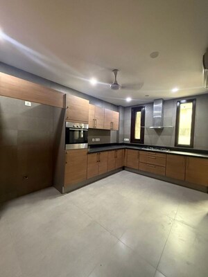Room in 4 BHK Builder Floor at Greater Kailash I – for Rent