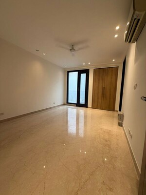 Room in 4 BHK Builder Floor at Greater Kailash I – for Rent