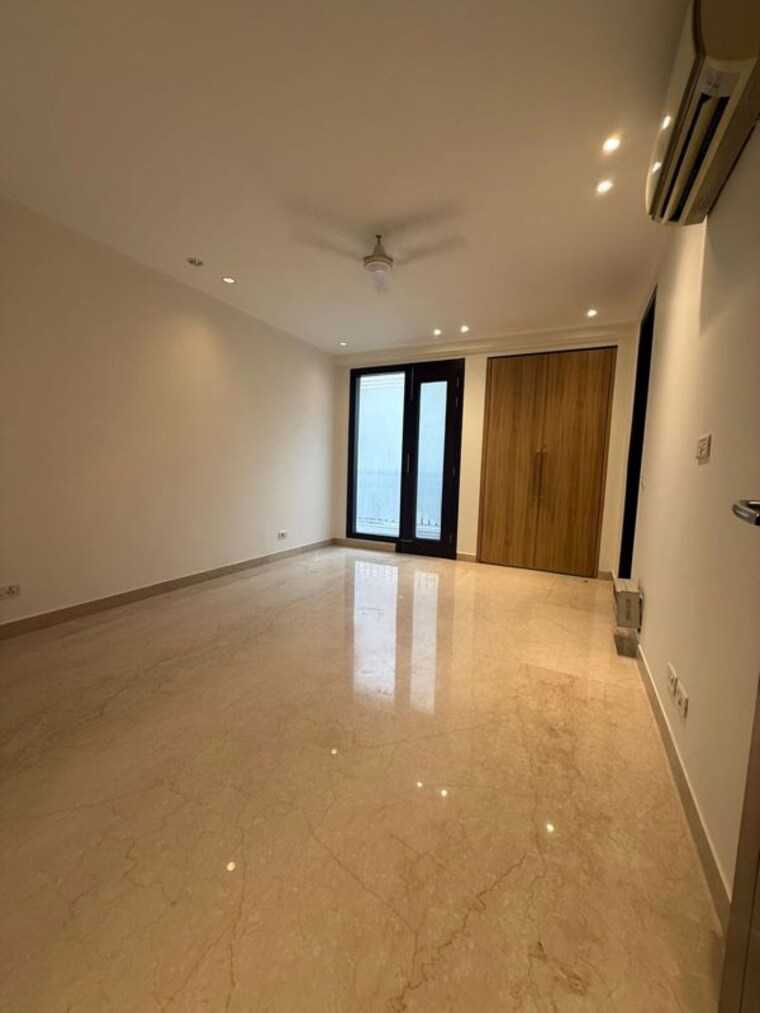 Room, greater kailash i 4 Bedroom 400 Sq.Yd. Builder Floor In Greater Kailash I Delhi 10406213