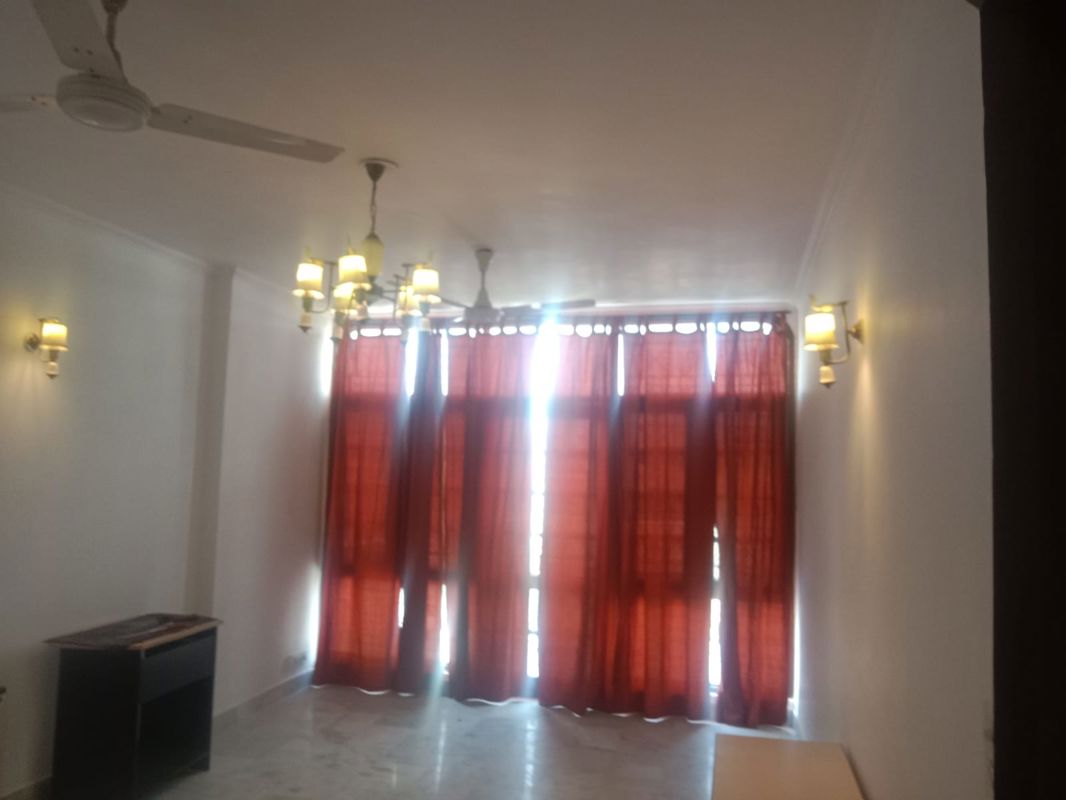 3 BHK + Pooja Room,Servant Room Builder Floor For Rent in Hauz Khas Market