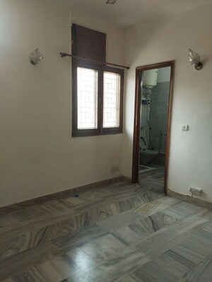 Room in 3 BHK Builder Floor at Kailash Colony – for Rent