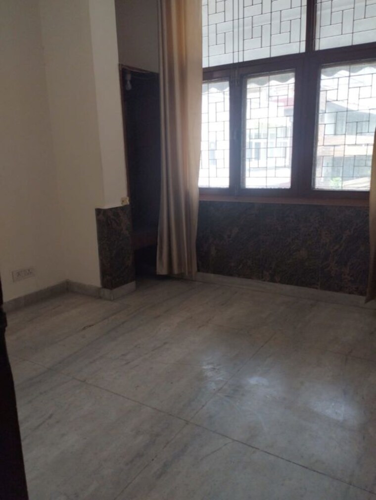 Room, kailash colony 3 Bedroom 200 Sq.Yd. Builder Floor In Kailash Colony Delhi 10406229