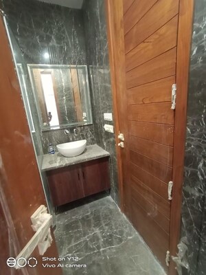 Furnished Amenities in 3 BHK Builder Floor at Greater Kailash I – for Rent