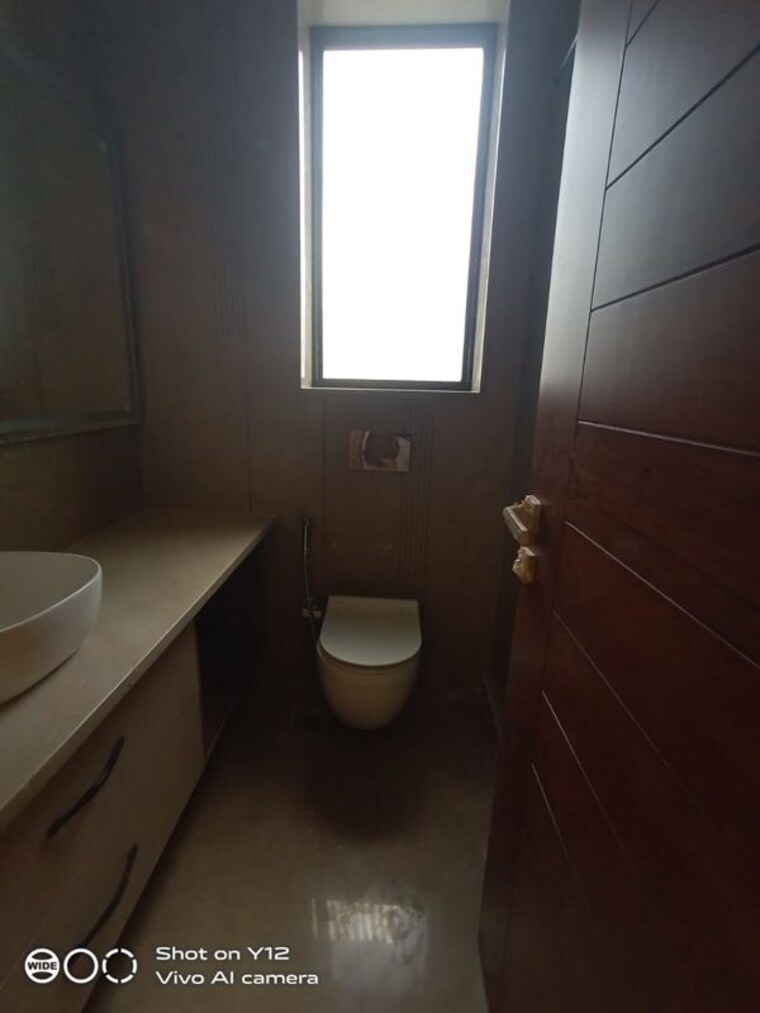 Bathroom, greater kailash i 3 Bedroom 208 Sq.Yd. Builder Floor In Greater Kailash I Delhi 10406238