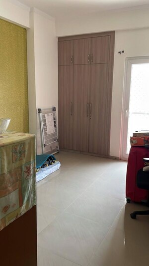 Living Room in 3.5 BHK Apartment at Wave Amore, Sector 32 – for Rent