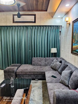 Bedroom in 3.5 BHK Apartment at Wave Amore, Sector 32 – for Rent