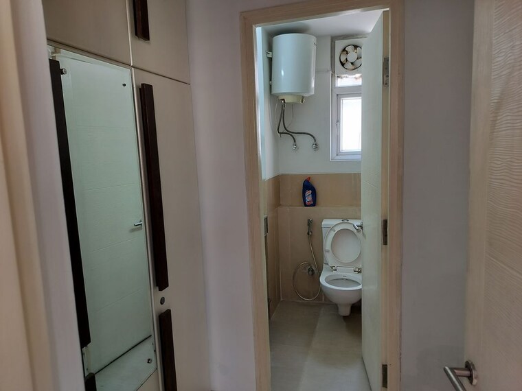 Bathroom, emaar-emerald-floors-premier 3.5 Bedroom 1650 Sq.Ft. Apartment In Sector 65 Gurgaon 10406282