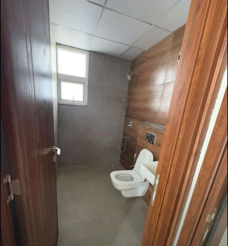 Bathroom, malwa-escon-primera 3 Bedroom 1550 Sq.Ft. Apartment In International Airport Road Zirakpur 10406335