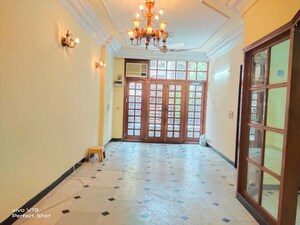 Room in 3 BHK Builder Floor at Faridabad South – for Sale