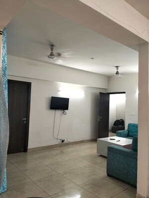 Room in 3 BHK Builder Floor at Dlf Phase I – for Rent