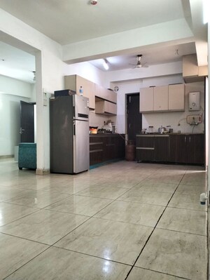 Parking in 3 BHK Builder Floor at Dlf Phase I – for Rent