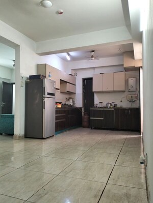 Parking in 3 BHK Builder Floor at Dlf Phase I – for Rent