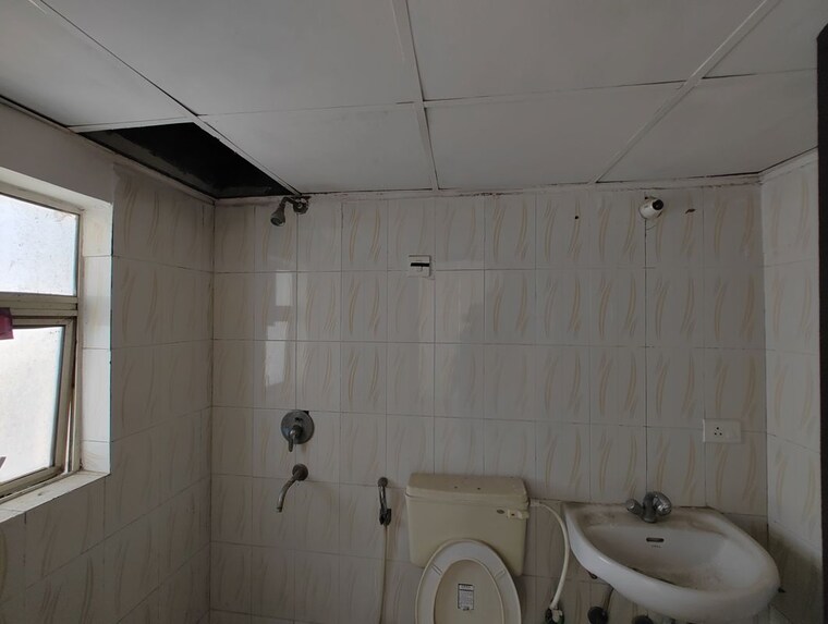 Bathroom, era-redwood-residency 3 Bedroom 1570 Sq.Ft. Apartment In Sector 78 Faridabad 10406374