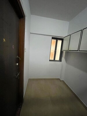 Room in 1 BHK Apartment at Ghantali CHS, Naupada – for Rent