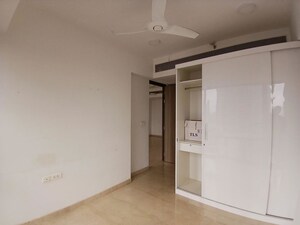 Room in 4 BHK Apartment at Lodha The Park, Worli – for Rent