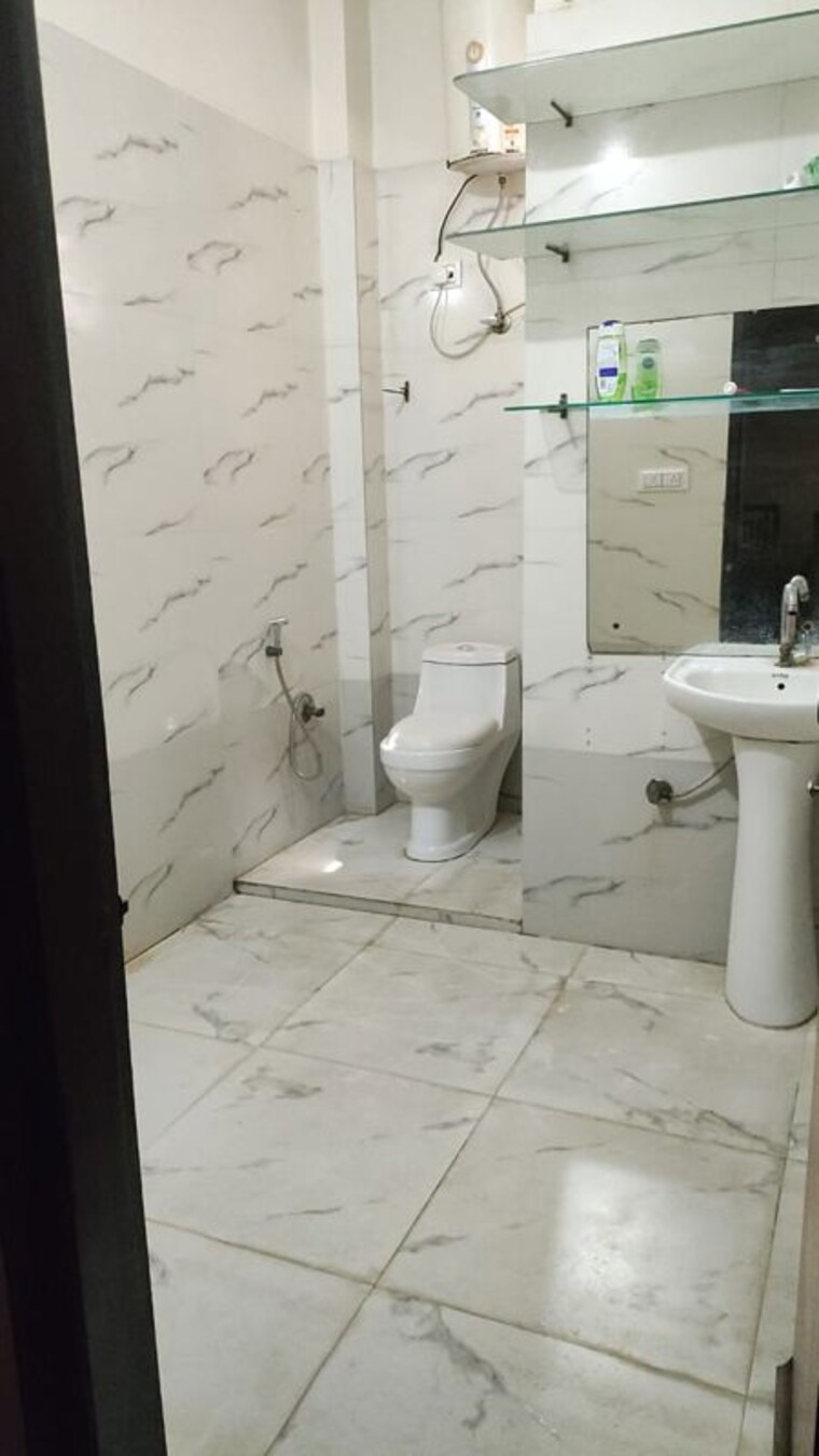 Bathroom, panchsheel-wellington 2 Bedroom 1100 Sq.Ft. Apartment In Dundahera Ghaziabad 10406404