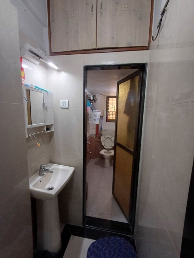 Bathroom, shivsagar-chs-chembur 2 Bedroom 710 Sq.Ft. Apartment In Chembur Mumbai 10406412