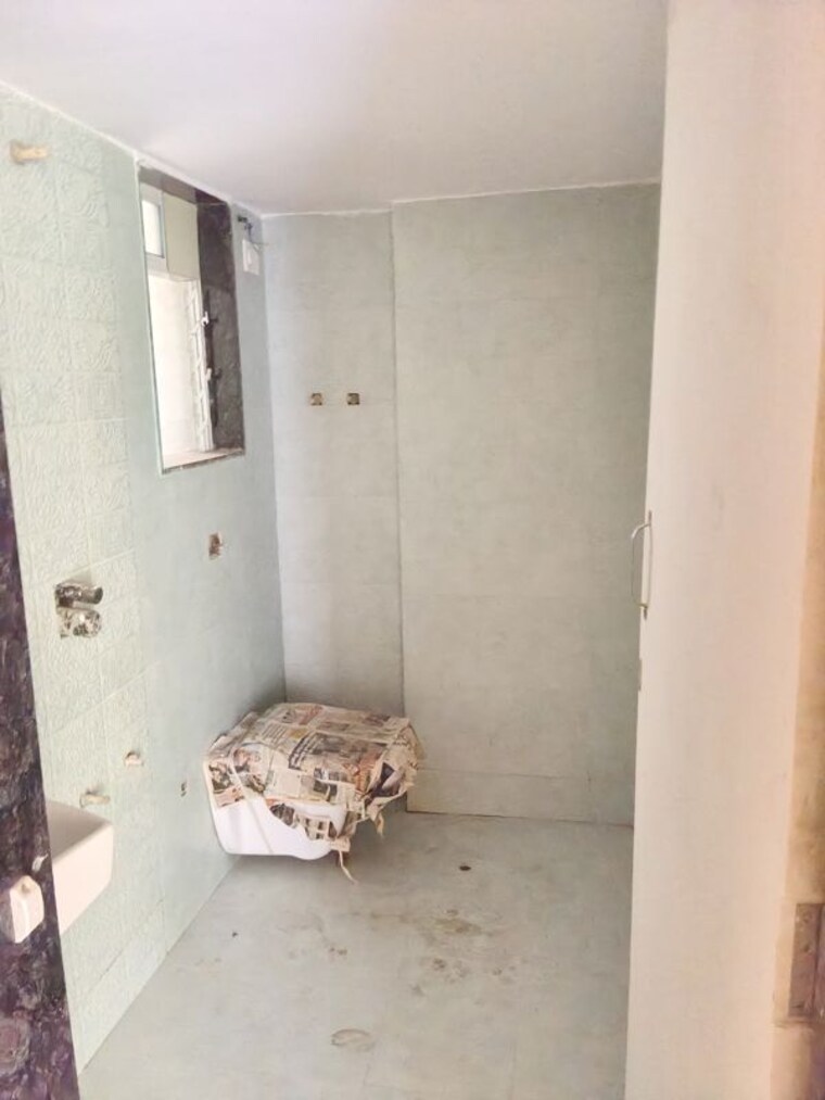 Attached Bathroom, naupada 1 Bedroom 500 Sq.Ft. Apartment In Naupada Thane 10406435