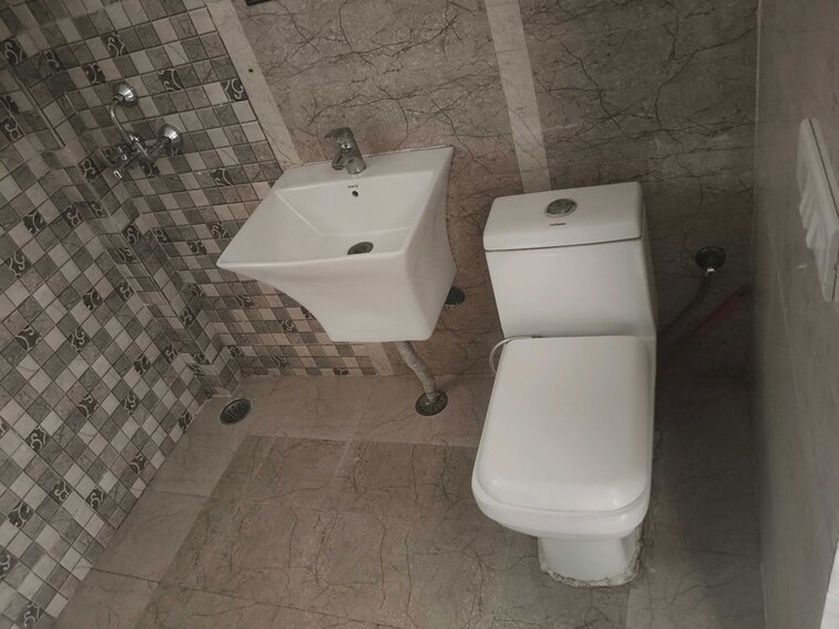 Bathroom, nirala-greenshire 3 Bedroom 1280 Sq.Ft. Apartment In Sector 2 Greater Noida Greater Noida 10404415