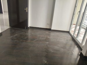 Room in 3 BHK Apartment at Nirala Greenshire, Sector 2 Greater Noida – for Sale