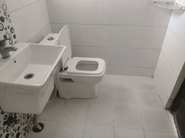Bathroom, nirala-greenshire 3 Bedroom 1280 Sq.Ft. Apartment In Sector 2 Greater Noida Greater Noida 10404415