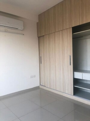 Room in 3 BHK Apartment at Emaar Emerald Floors Premier, Sector 65 – for Rent