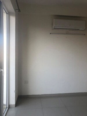 Room in 3 BHK Apartment at Emaar Emerald Floors Premier, Sector 65 – for Rent