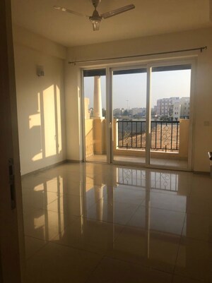 Room in 3 BHK Apartment at Emaar Emerald Floors Premier, Sector 65 – for Rent