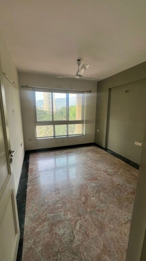 Room in 2 BHK Apartment at Hiranandani Meadows, Manpada – for Rent